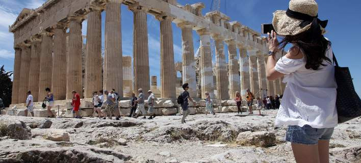 Συστάσεις του βρετανικού ΥΠΕΞ προς τουρίστες την Ελλάδα – Συχνές απεργίες, δεν αποκλείονται οι τρομοκρατικές επιθέσεις